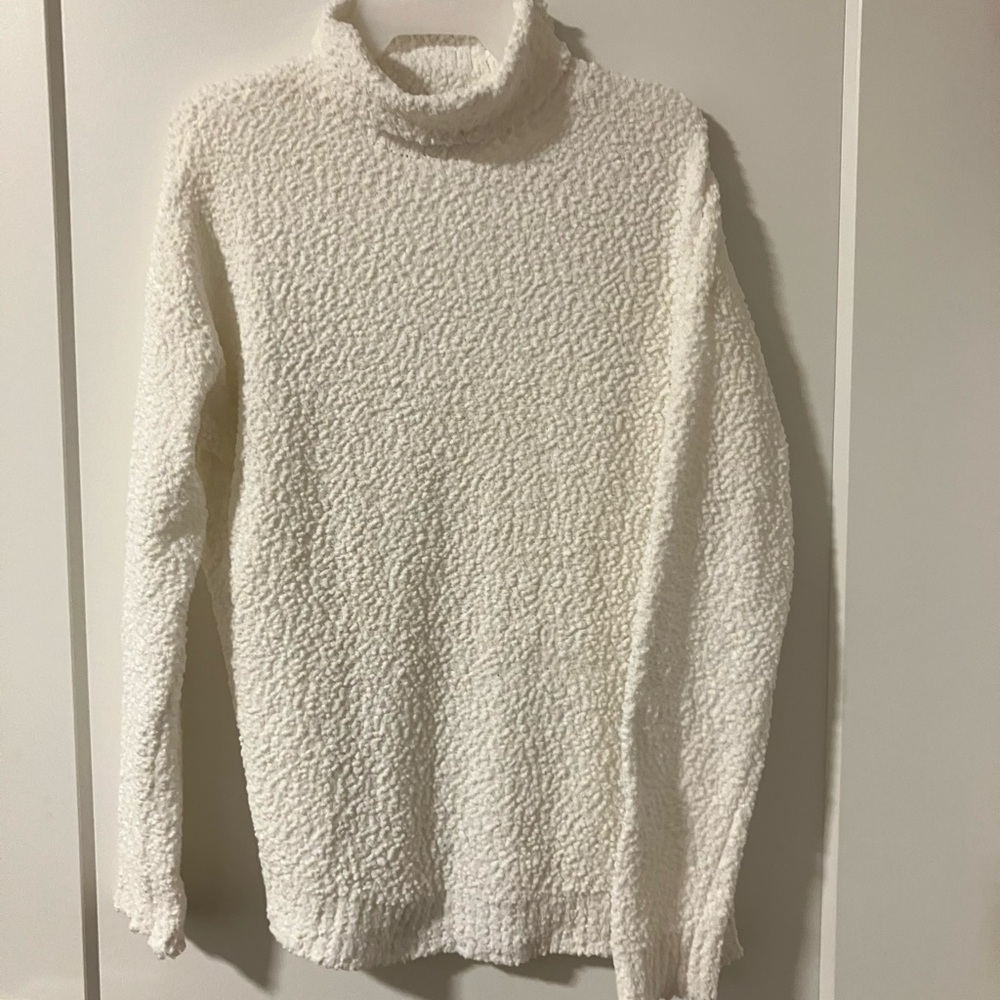 Joseph A Cream Turtleneck Sweater
